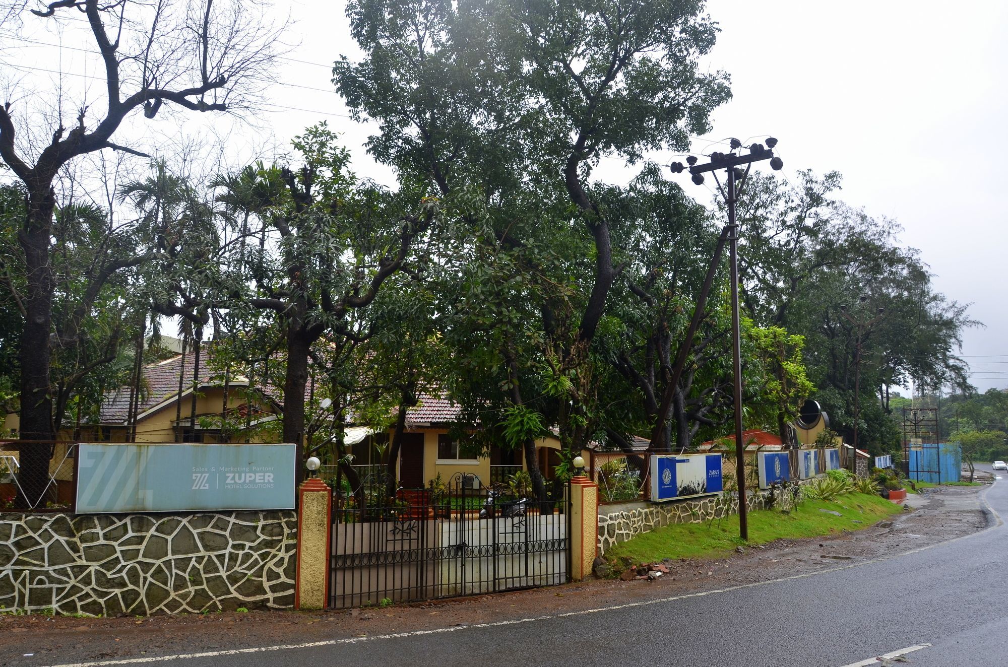 Zaras Resort Lonavala Luaran gambar